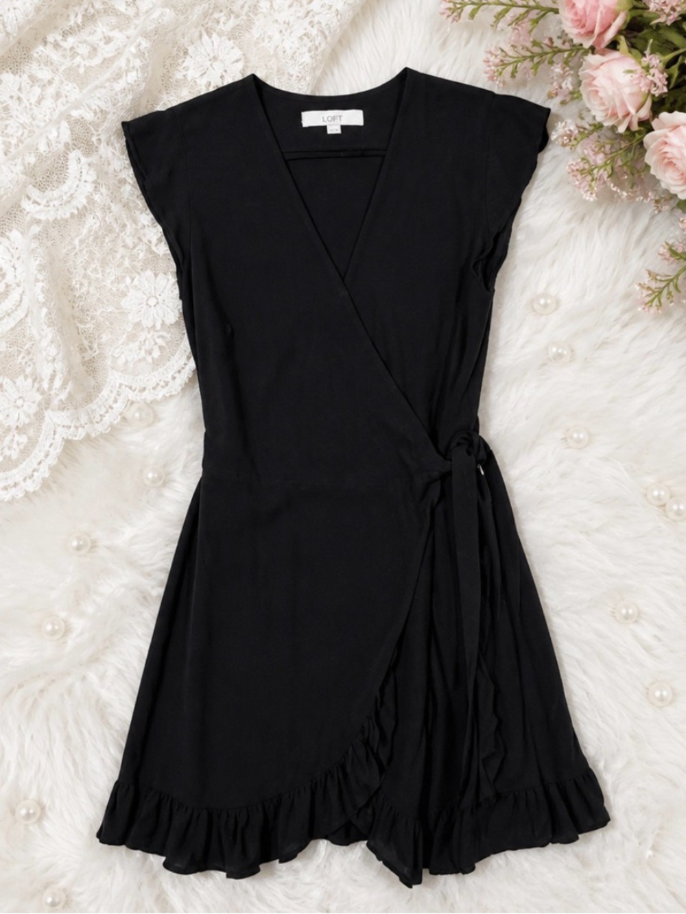 LOFT Wrap Mini Dress/Romper Size 2 Black Capsleeve V-Neck
Ruffle